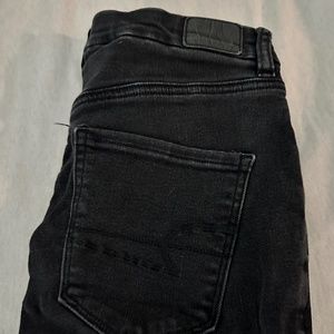 Black American Eagle distressed jeans